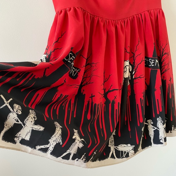 Pet Semetary - Vixen by Micheline Pitt - Picture 4 of 13